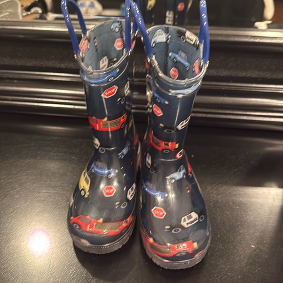 AUTOMOBILE CARS LIGHT UP RAIN BOOTS. WORN 3X. BRAND NEW CONDITION. - Picture 6 of 11
